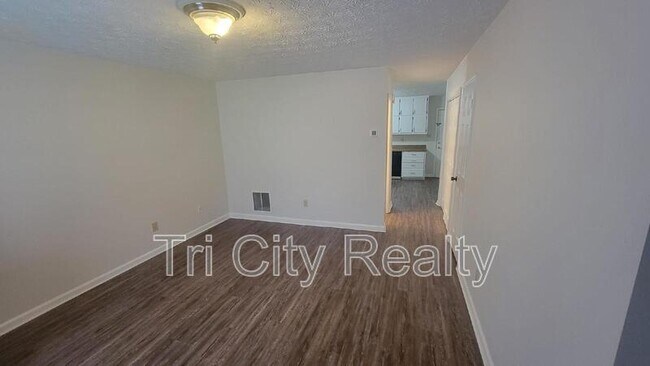 Building Photo - 220 Meadowbrook Ct