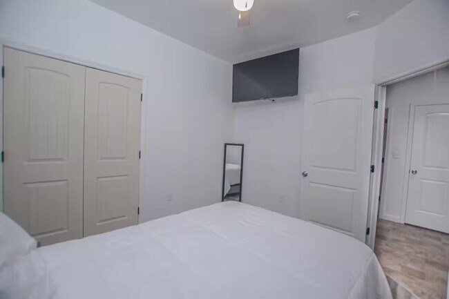 Building Photo - 3112 Clay St