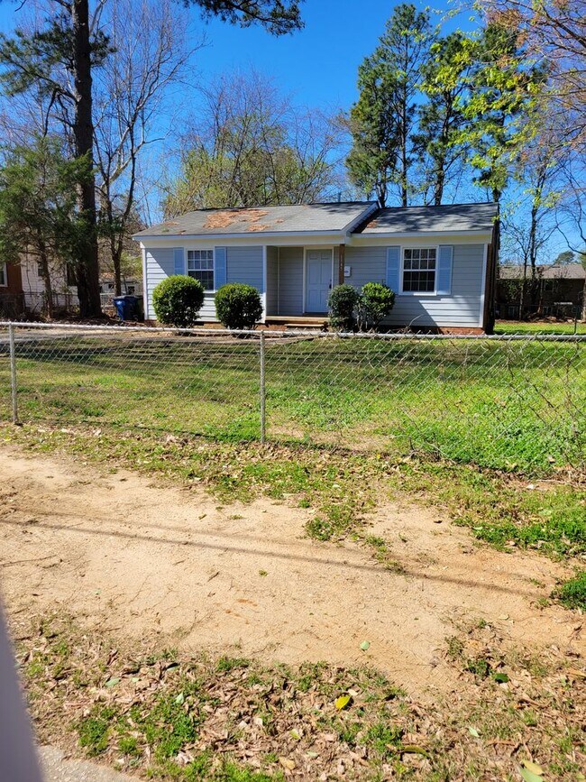 Building Photo - Charming 2br 1ba Home! Available Now!