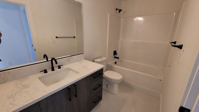 Building Photo - 4522 NE 59th Ave