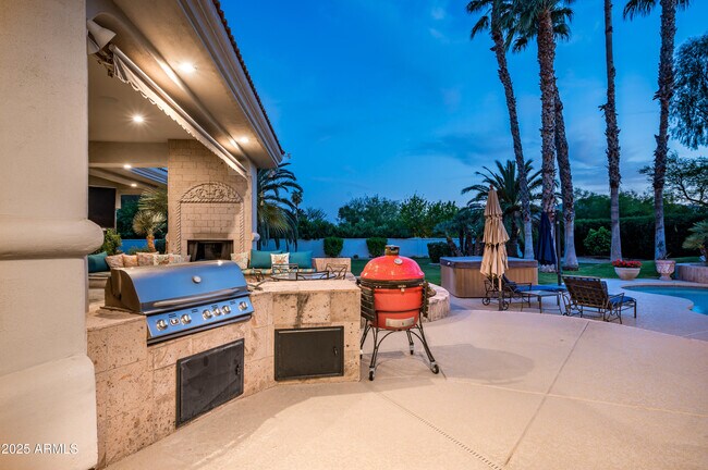 Building Photo - 6649 E Berneil Dr
