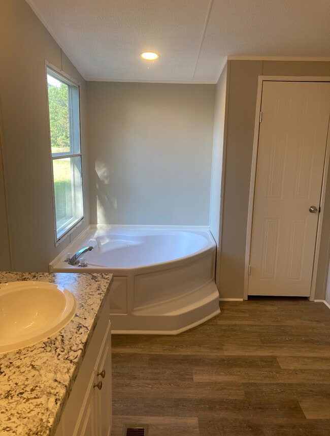 Building Photo - 319 Bridgeview Dr