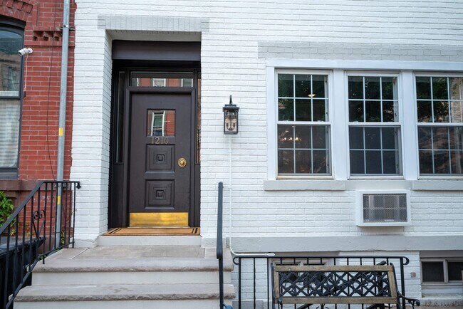Building Photo - 1210 Park Ave