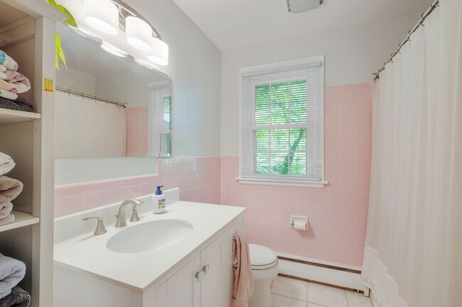 Building Photo - Beautiful Single-Level Home with In-Law Suite and Expansive Yard ***Available Early August 2026***