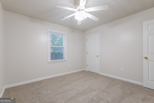 Building Photo - 70 Millcrest Dr