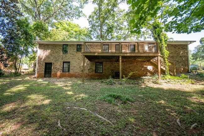 Building Photo - 1051 Crooked Creek Rd