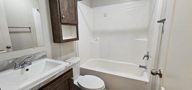 Building Photo - 261 Tulip Ln