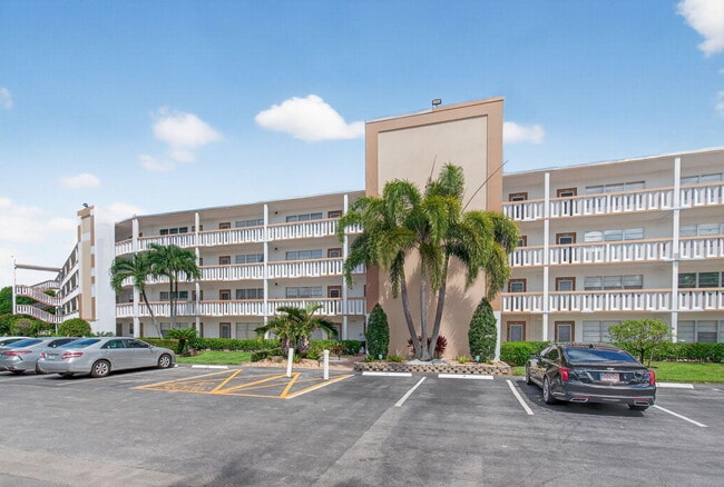 Building Photo - 2015 Cornwall Dr