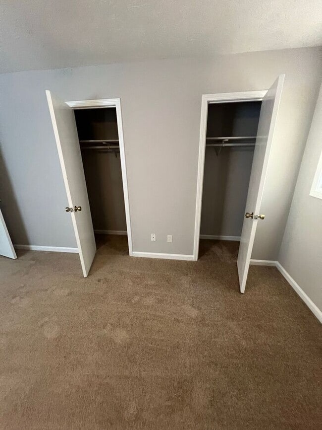 Building Photo - NOW AVAILABLE!!! Ranch 2 BEDROOM 2 BATHROO...