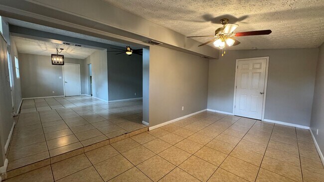 Building Photo - Spacious 5/2 for rent in Normandy Village ...