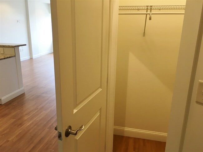 Building Photo - 875 Elm St