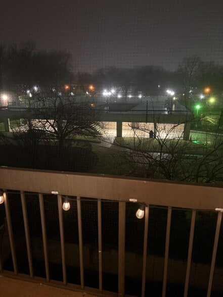 Large balcony - 15218 Union Tpke