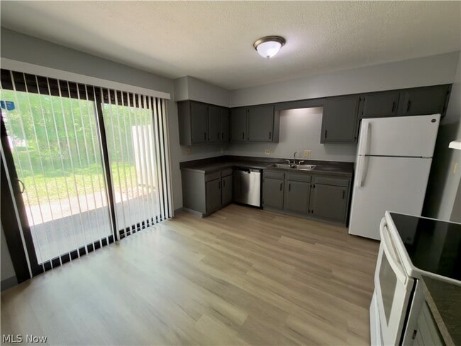 Building Photo - 2814 Forest Ln