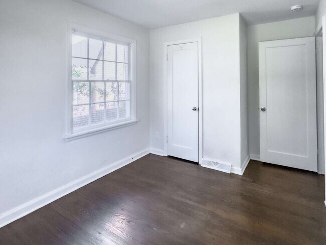 Building Photo - "Spacious 5-Bedroom Gem on Locust Street – 2,053 Sq. Ft. of Comfort in Denver's Heart!"