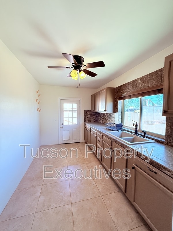 Building Photo - 2925 N Estrella Ave