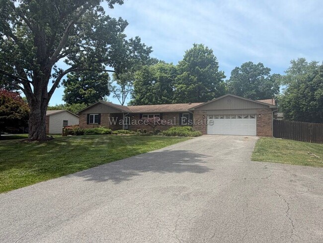 Building Photo - ALL ONE LEVEL IN WEST KNOXVILLE!  OVER 2,400 SQUARE FEET!!!