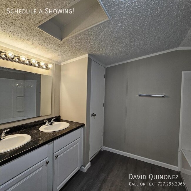 Building Photo - 5514 Kelso-