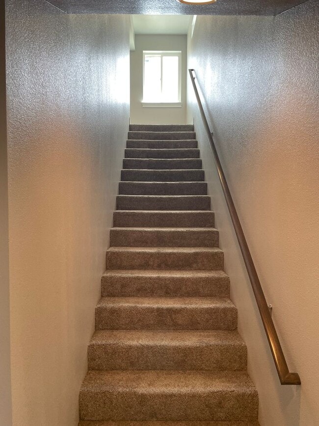Building Photo - Entertainers delight, 3bdrm 2.5 bath home ...
