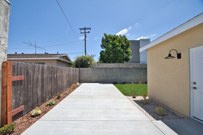 Building Photo - 1704 W 169th Pl