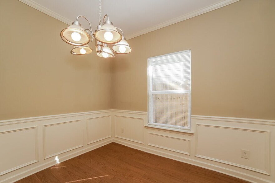 Building Photo - 498 Highland Falls Dr