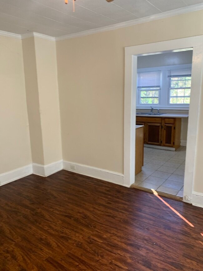Building Photo - 212 Fairview Dr