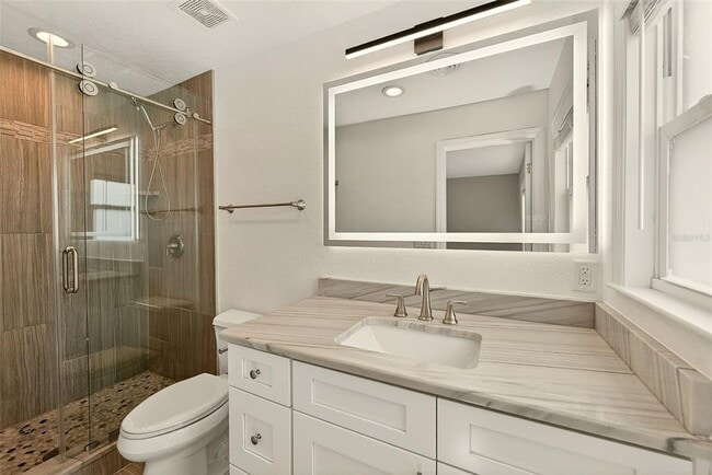 Building Photo - 5434 Oakhurst Dr