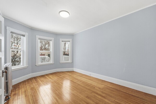 Building Photo - 111 Dustin St