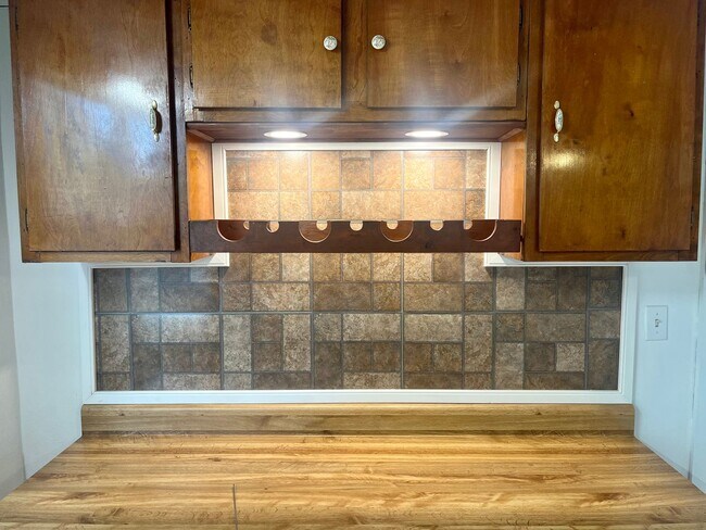 Building Photo - Cute home in Euclid Manor for rent