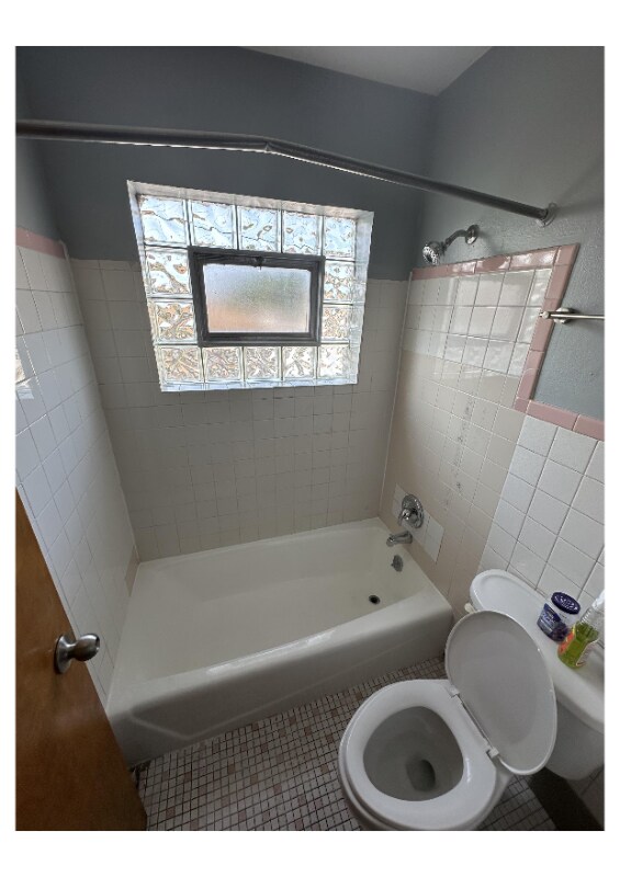 Building Photo - 3110 W 59th St