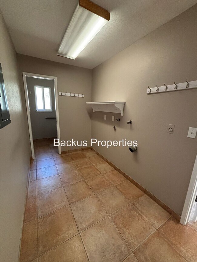 Building Photo - Wonderful three bedroom home on an acre lot in Royal Oaks