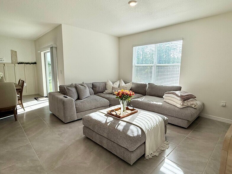 Building Photo - 13 Melogold Dr