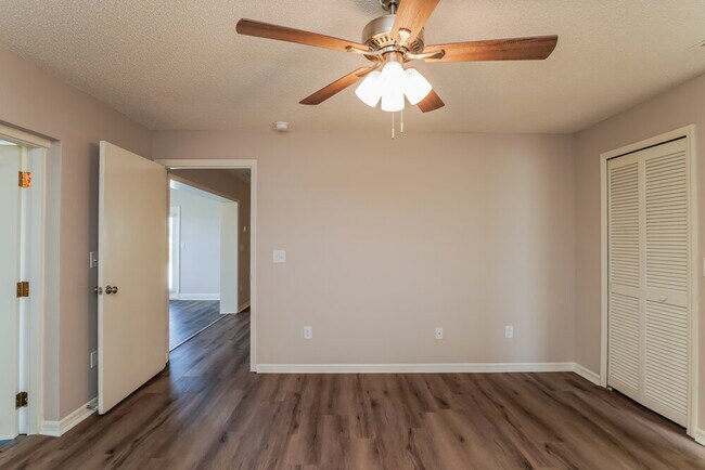 Building Photo - 2499 Lake Jackson Cir
