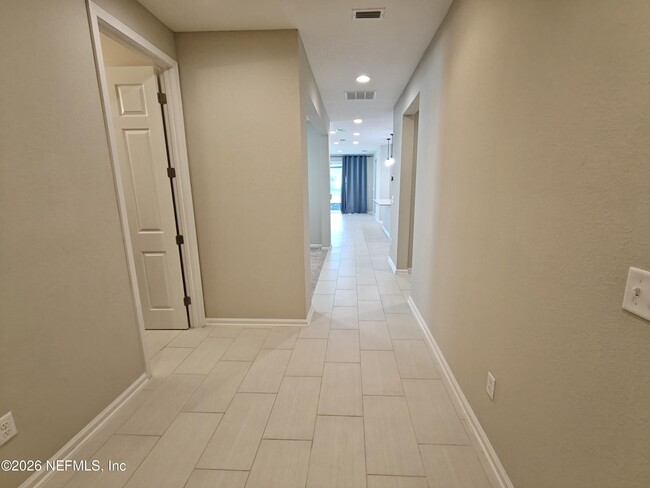 Building Photo - 1876 Amberly Dr