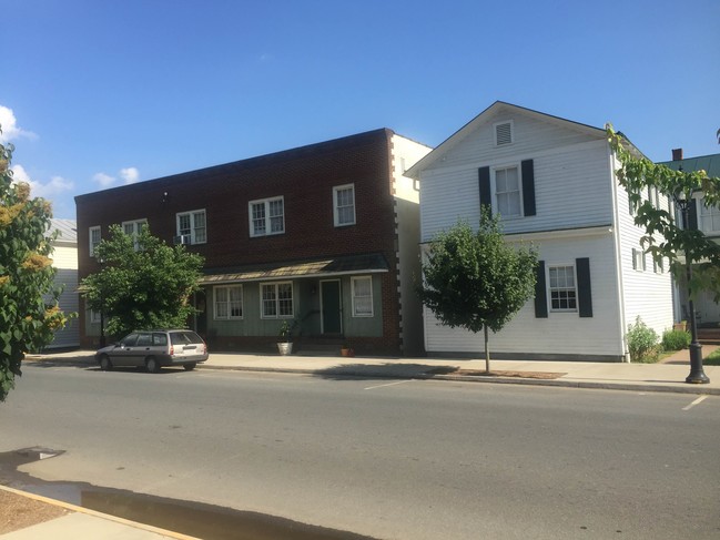 Building Photo - 157-159 E Main St