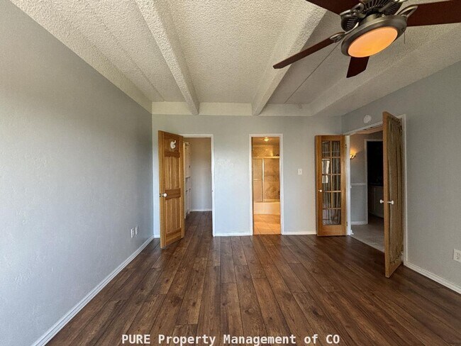 Building Photo - Beautiful 2 bedroom 2 bath condo!  Updated!
