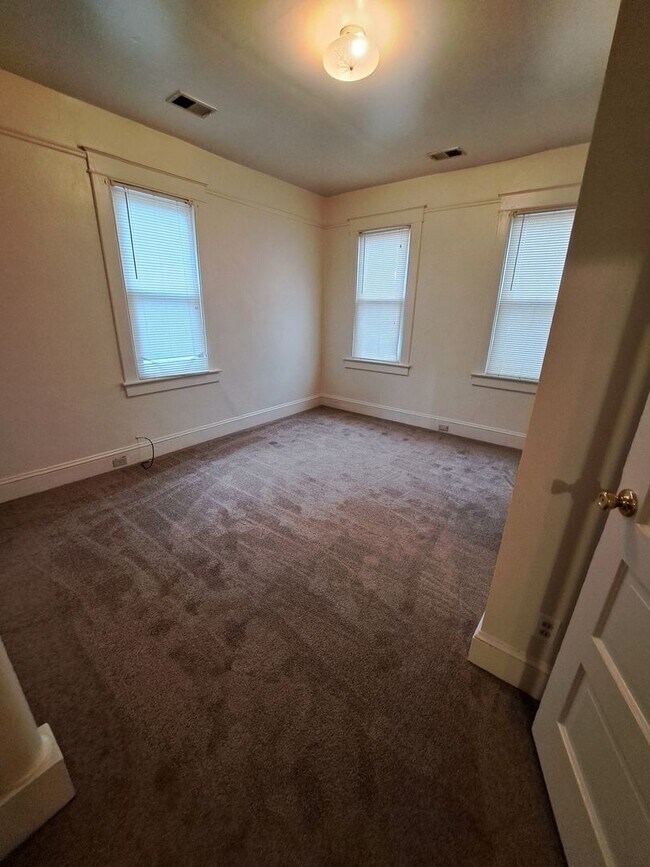 Building Photo - 1321 Chesapeake Ave