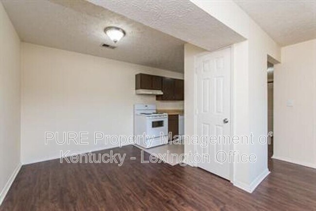 Building Photo - 352 Redding Rd