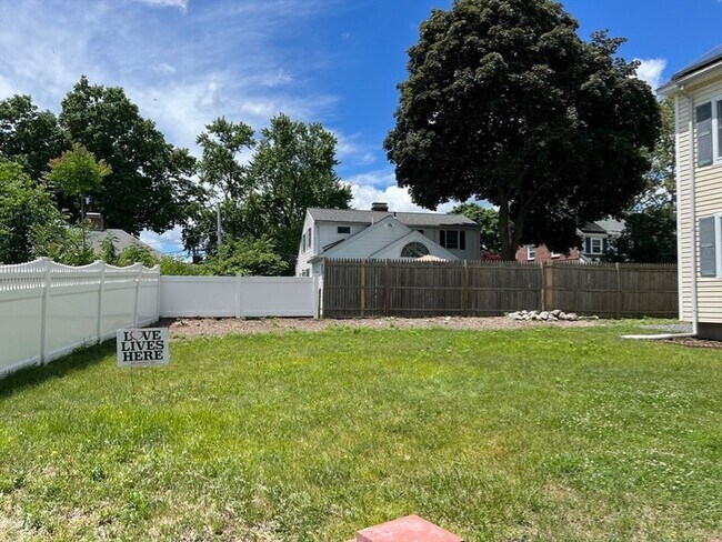 Building Photo - 11 Garrison Rd