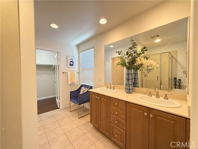 Building Photo - 81 Keepsake