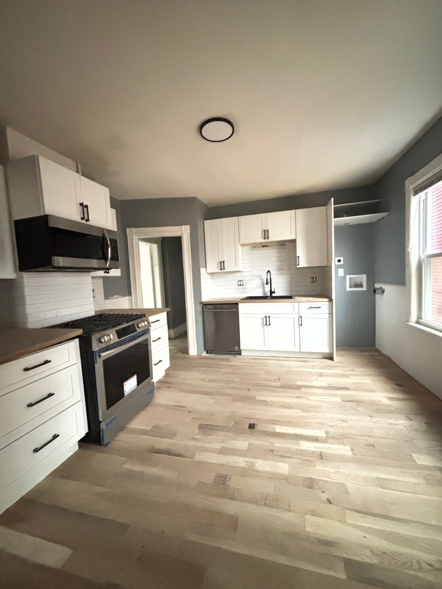 Building Photo - 46 Evelyn St