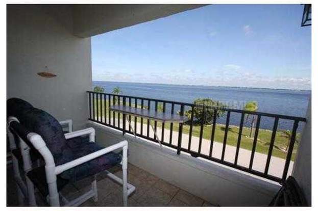Building Photo - 1500 Park Beach Cir
