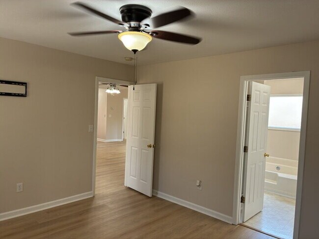 Building Photo - 122 Woodbridge Ct