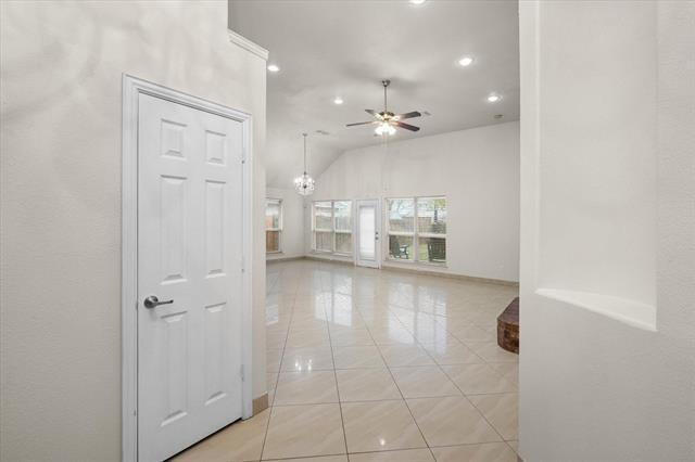 Building Photo - 4412 Ridgeway Dr