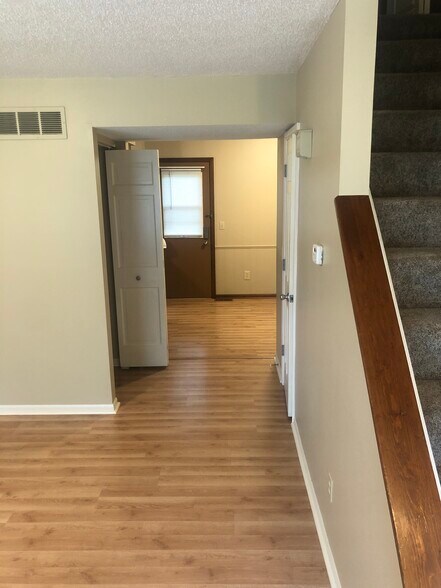 Building Photo - 642 Arbor St