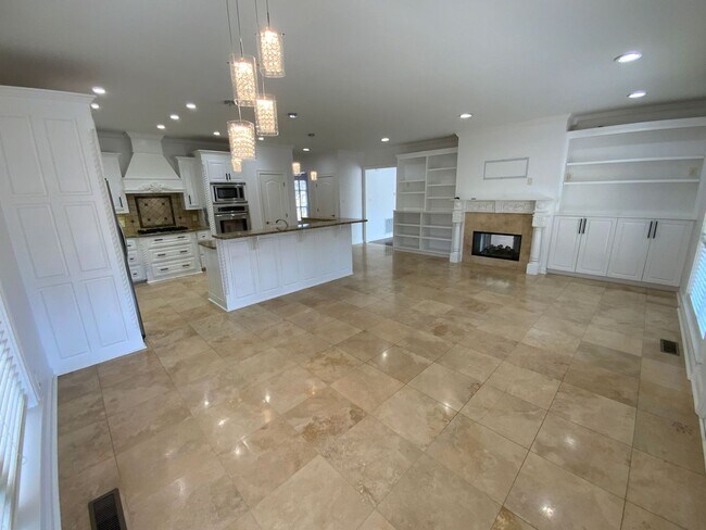 Building Photo - 123 Courts Ln