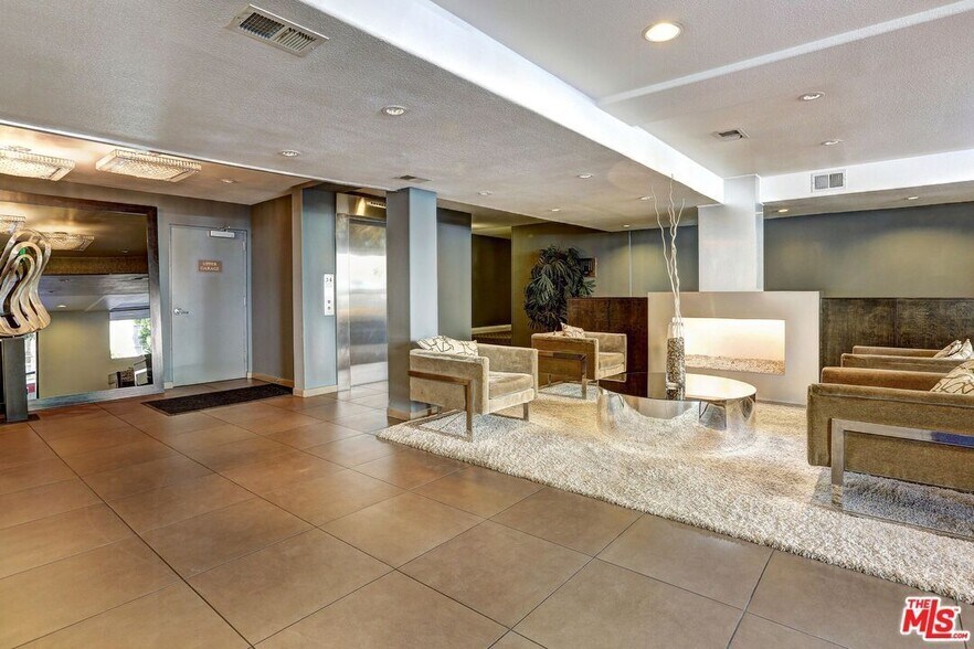 Lobby - 141 S Clark Dr