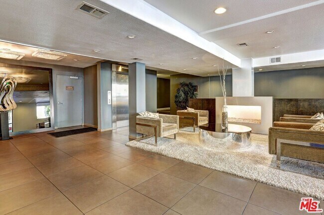 Lobby - 141 S Clark Dr