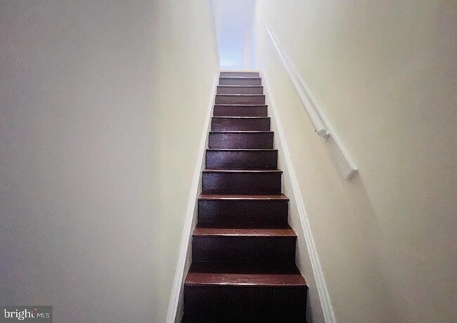 Building Photo - 336 Barclay St