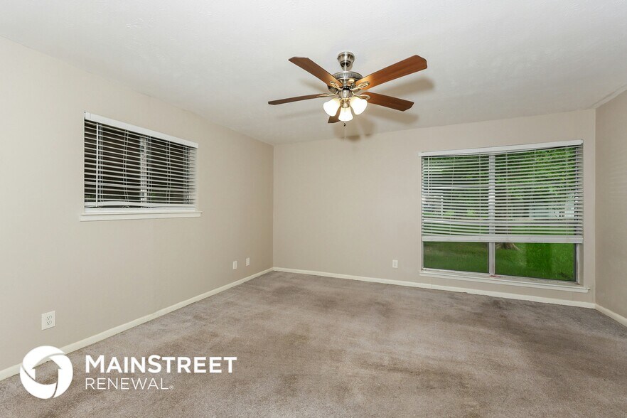Building Photo - 1706 Enchanted Ln