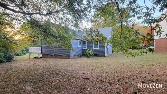 Building Photo - 9 Ratcale Ln